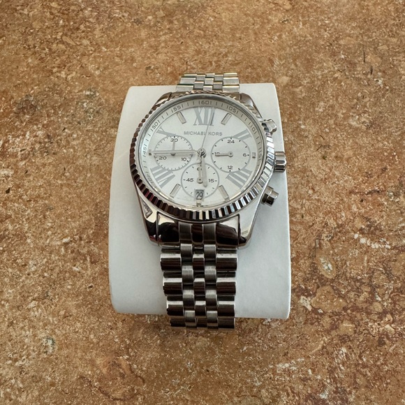Michael Kors Lexington Chronograph mk5555 watch - Picture 1 of 13